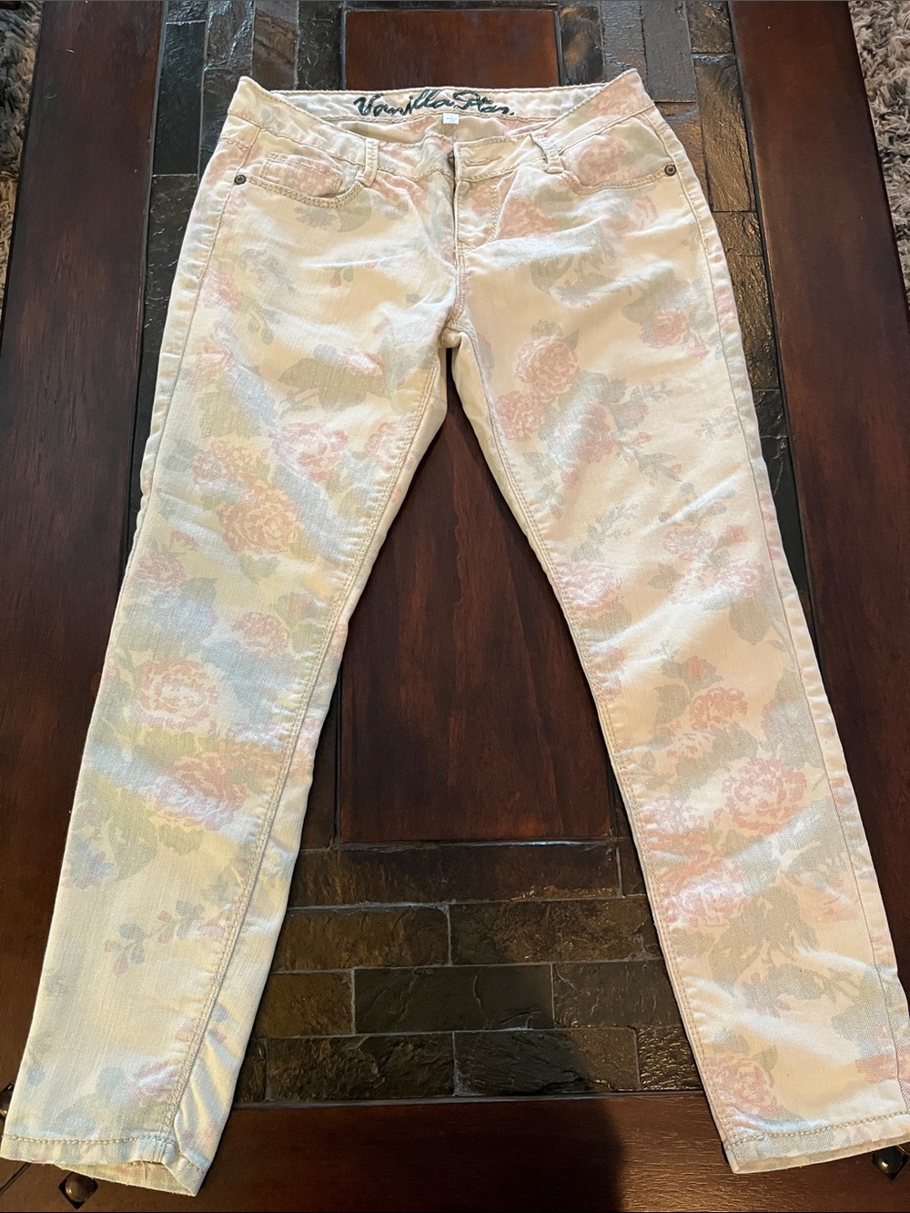 Rare Vanilla Star Low-Rise Lightweight Jeans